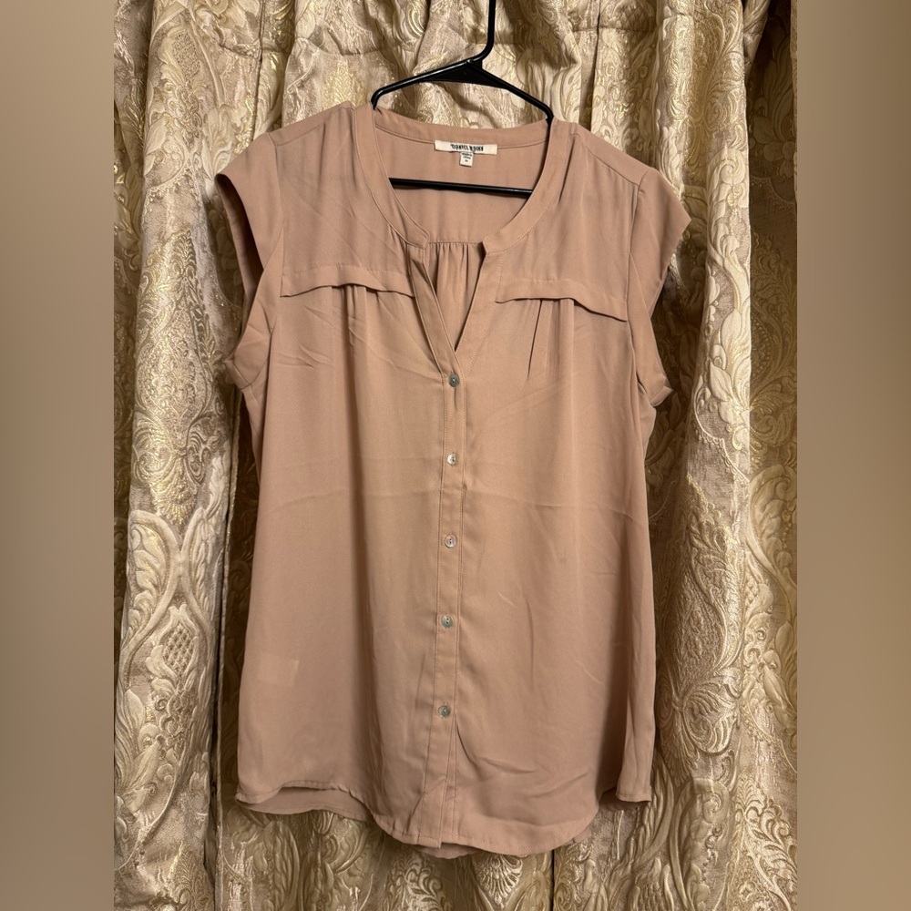 Daniel Rainn flowy top